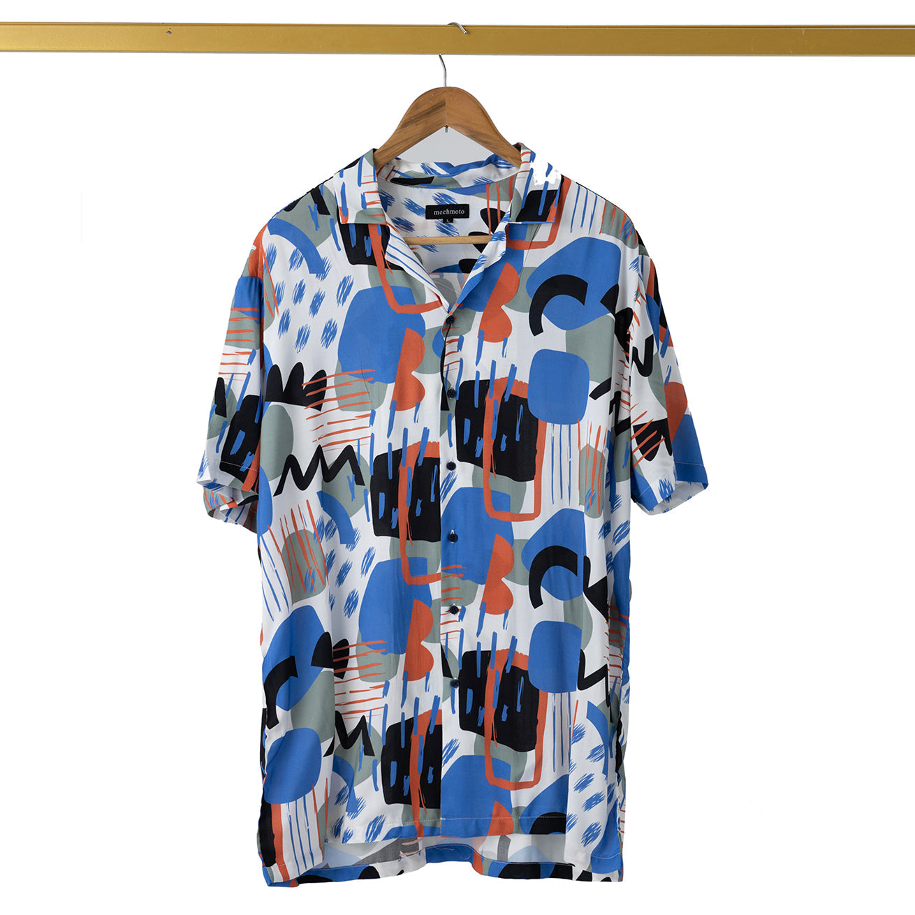 Rayon S/S shirt with abstract design and back darts