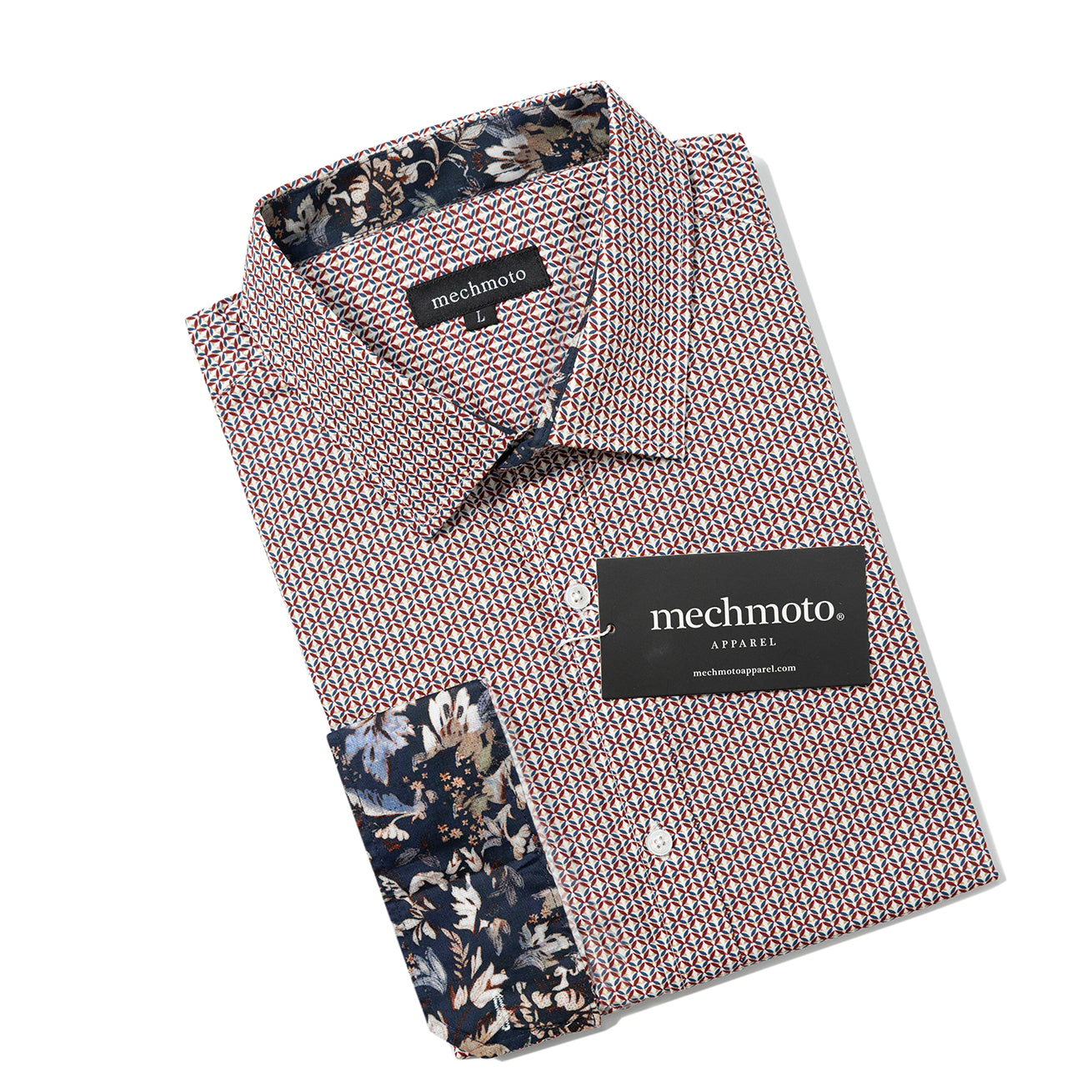 Stretch geo print shirt with contrast in collar and cuffs. Two back darts