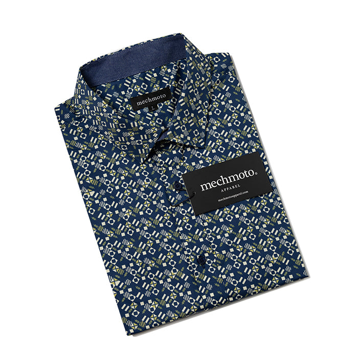 Cotton stretch geo print shirt with back box pleat, contrast in collar