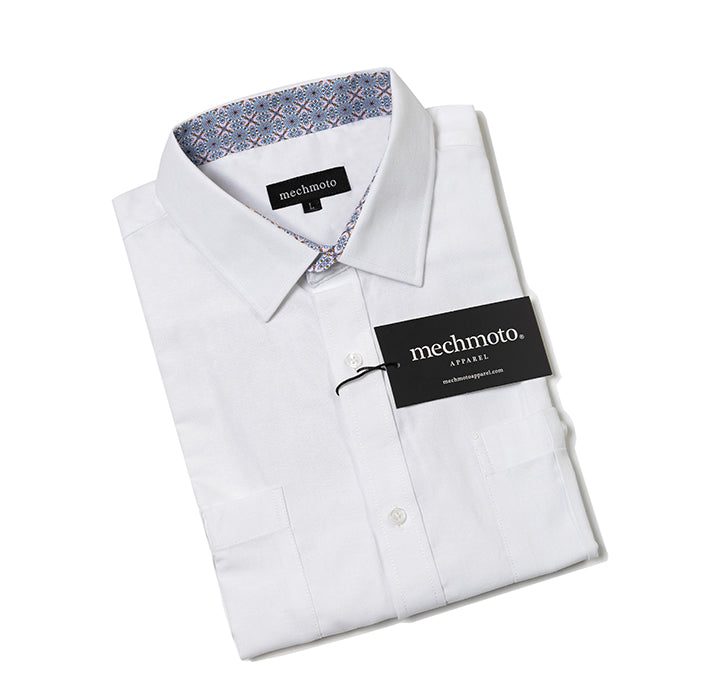 Plain textured shirt with 2 button chest pockets contrast in collars only
