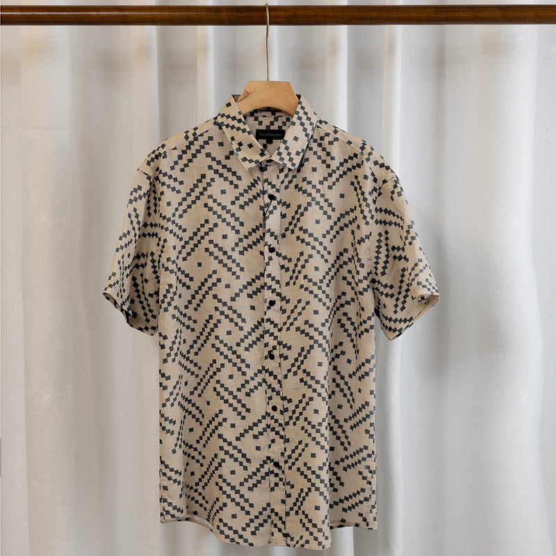 Linen S/S shirt with block design. Plain back